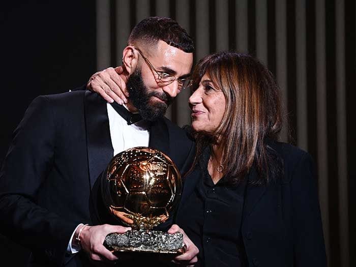 Benzema con su madre 