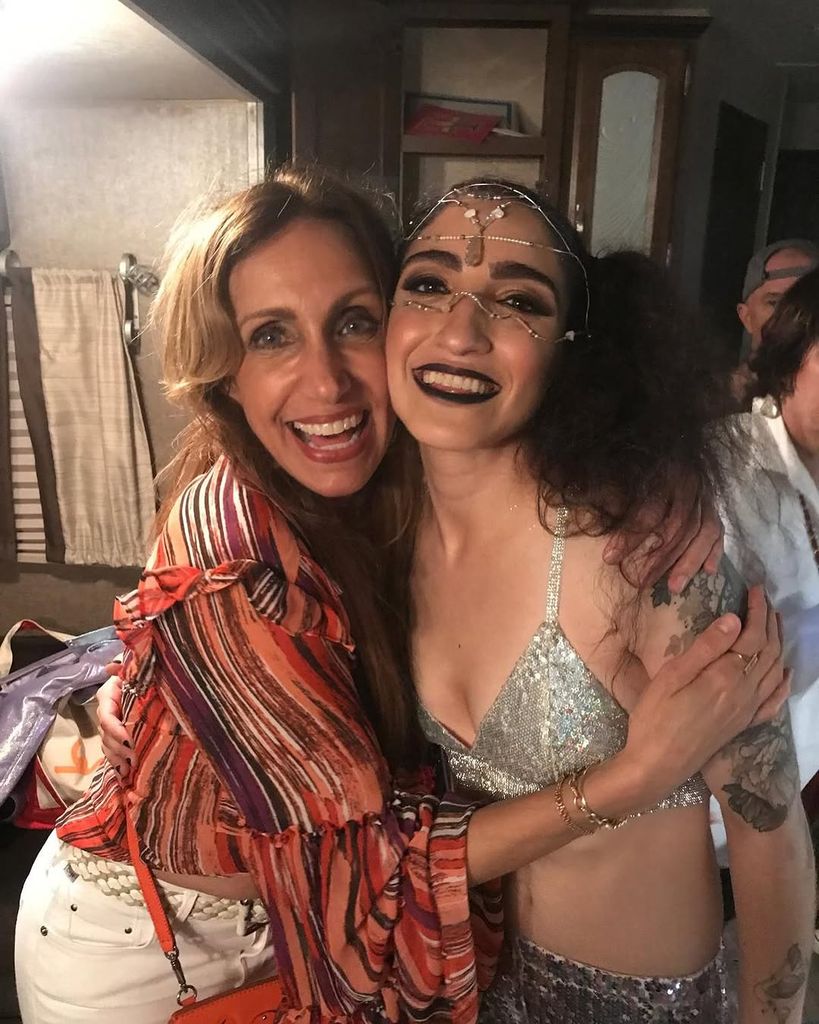 Lili Estefan con su prima Emily Estefan