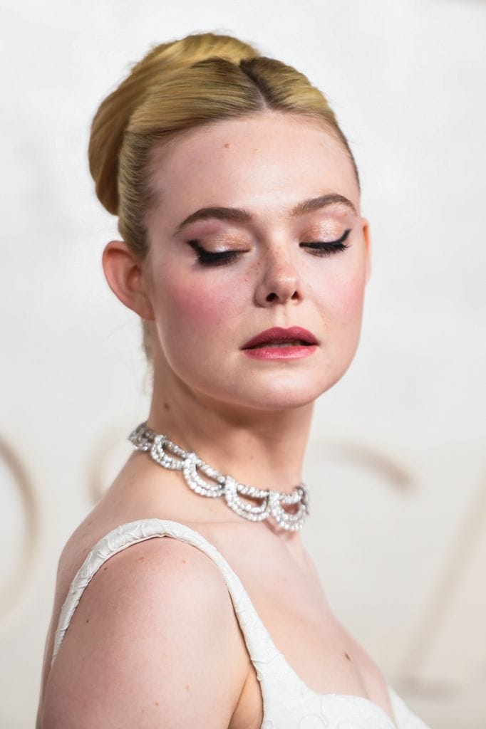 El misterioso collar de Cartier de Elle Fanning en los Premios Oscar que podría ser una tiara de Wallis Simpson