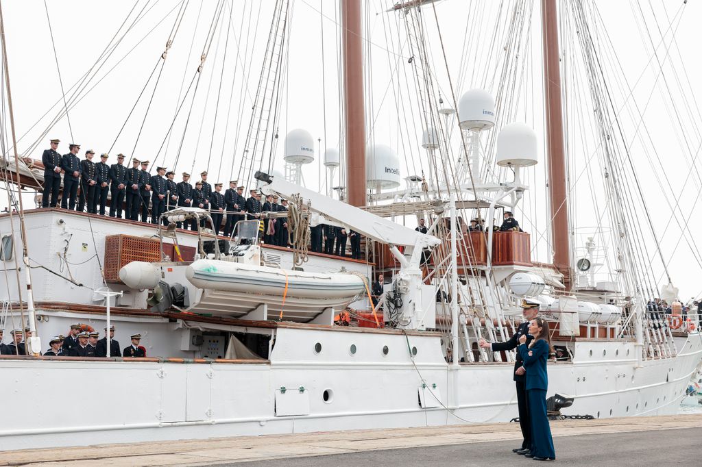 Los Reyes en la salida de Elcano