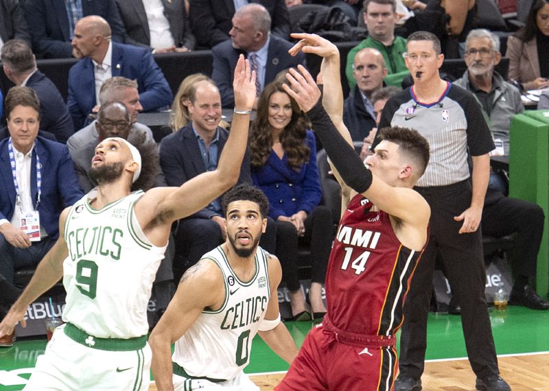 Los Celtics juegan un partido de la NBA ante los príncipes de Gales