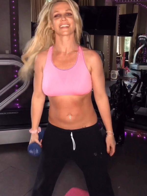 Britney Spears con mancuernas
