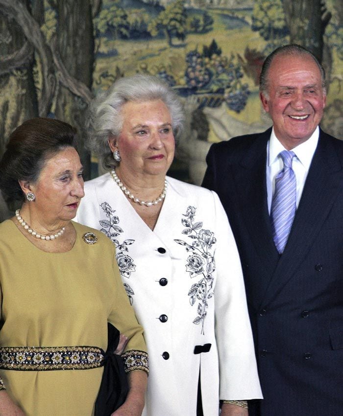 infanta Margarita junto a la infanta Pilar y el rey Juan Carlos