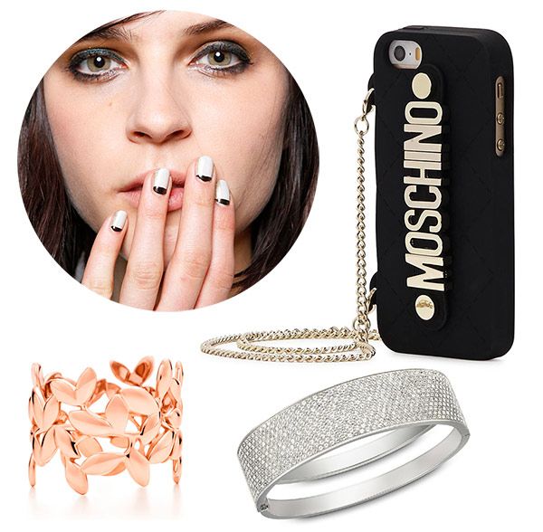 Manicura de Peter Som. Funda de iPhone en silicona imitando un clutch, con cadena desmontable, de Moschino a la venta en Harvey Nichols. Sortija en oro rosa de 18 quilates, con diseño de ramas de olivo, de Paloma Picasso para Tiffany's. Brazalete con cristales en corte pavé, de Swarovski. 