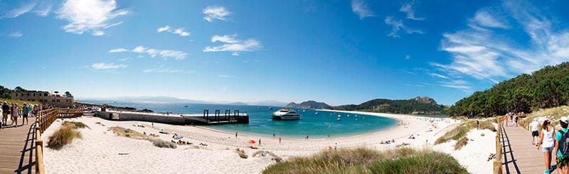 playa-de-rodas-islas-cies-pontevedra-barcos