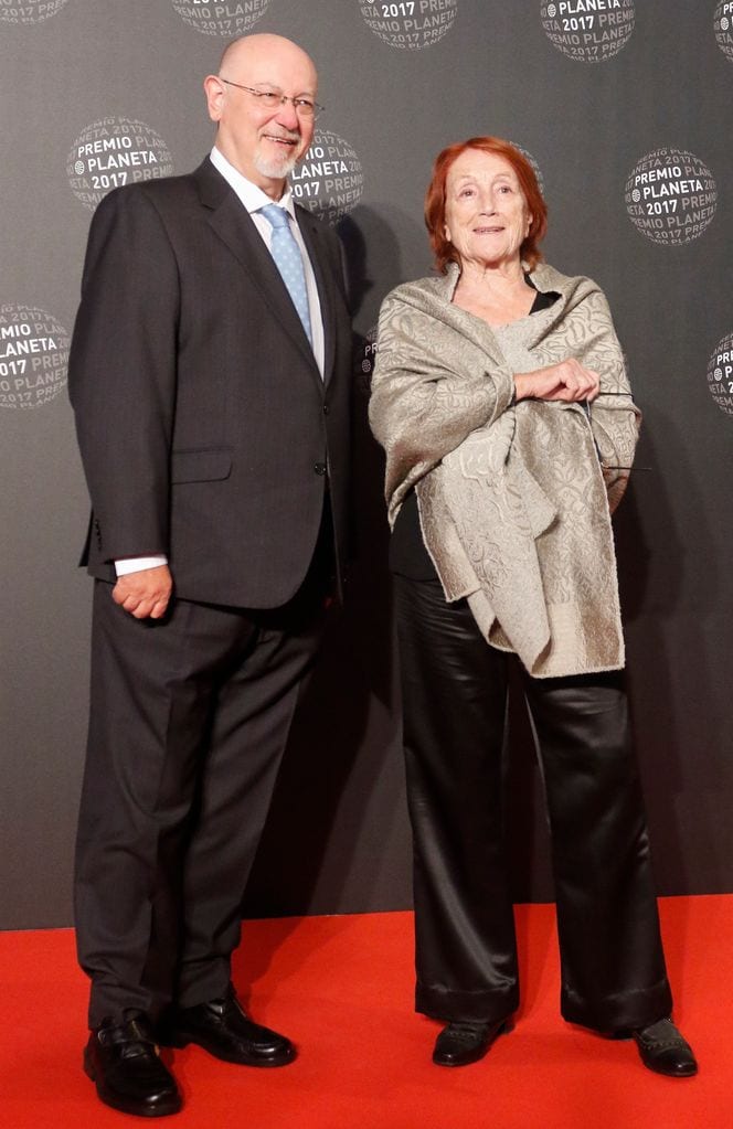 La escritora Rosa Regas y Juan Eslava durante los premios Planeta 2017 en Barcelona
