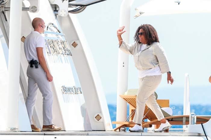 Oprah durante sus vacaciones en Ibiza a bordo del megayate