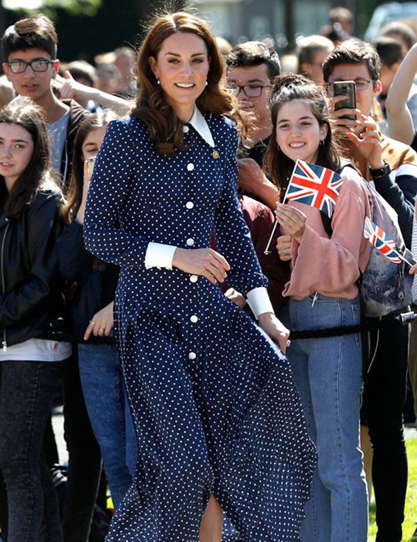 Kate Middleton actualiza su vestido de lunares con una blusa rebajada