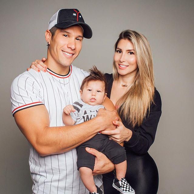 Chyno Miranda y su familia