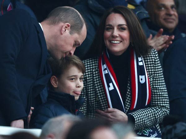 Kate Middleton, Guillermo de Inglaterra y George en un partido de Rugby