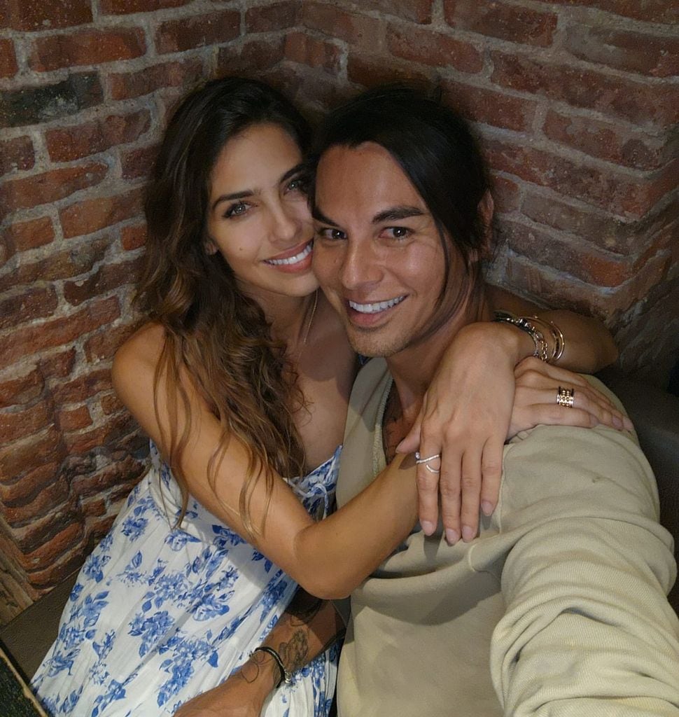 Julio Iglesias Jr. y Ariadna Romero celebraron su primer aniversario juntos en mayo de 2024.