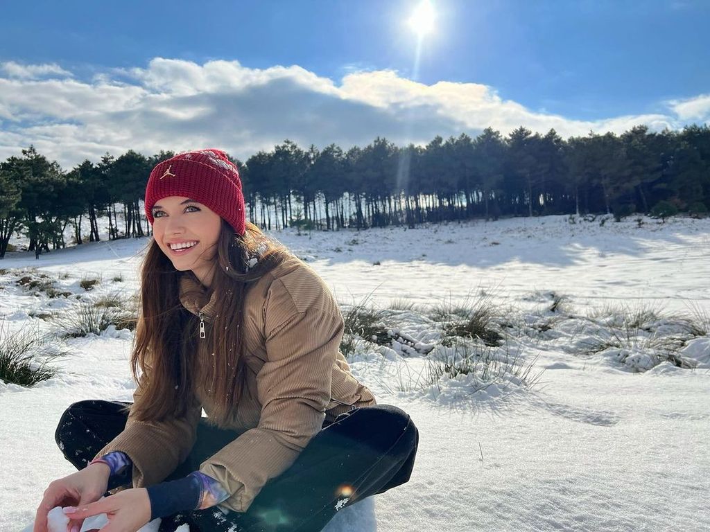 A Afra Saraçoğlu el encanta practicar deportes como el snow board