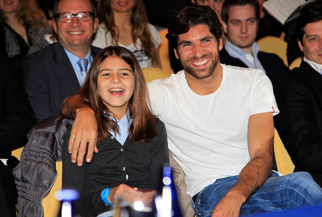 Cayetano Rivera con su sobrina Cayetana Rivera Martínez de Irujo en la presentación del libro 'De Rivera a Ordóñez' en 2011