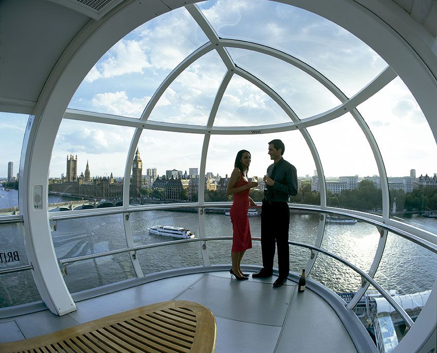 full-the-london-eye-interior-par