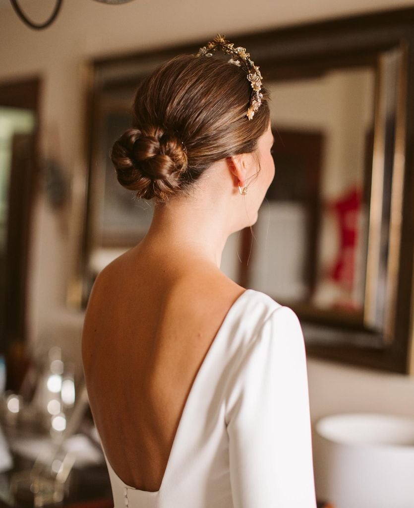 Peinados de novia con trenzas con tiara