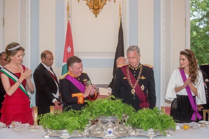 Durante la velada, se produjo el tradicional brindis en honor de los Reyes hachemitas, que visitan de manera oficial por primera vez el país europeo
