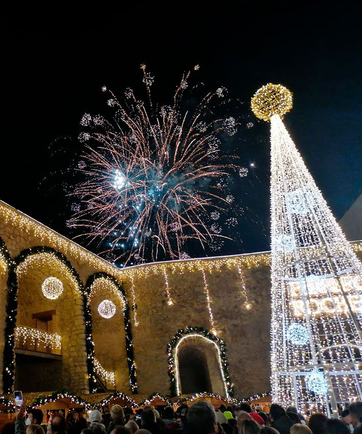 Ferrero Rocher ilumina Peñíscola, el pueblo de la Navidad