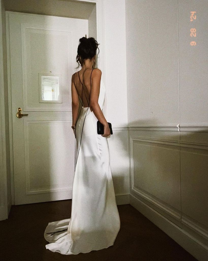 Jackie Apostel, la novia de Cruz Beckham, luce un vestido de Victoria Beckham