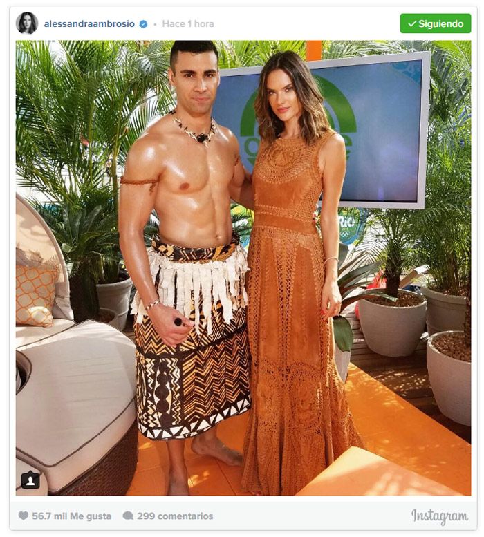 "Hoy en @todayshow ☀️🌴 en directo desde #RIO2016 #Brasil #Tonga", escribió Alessandra Ambrosio junto a esta imagen en su Instagram.
