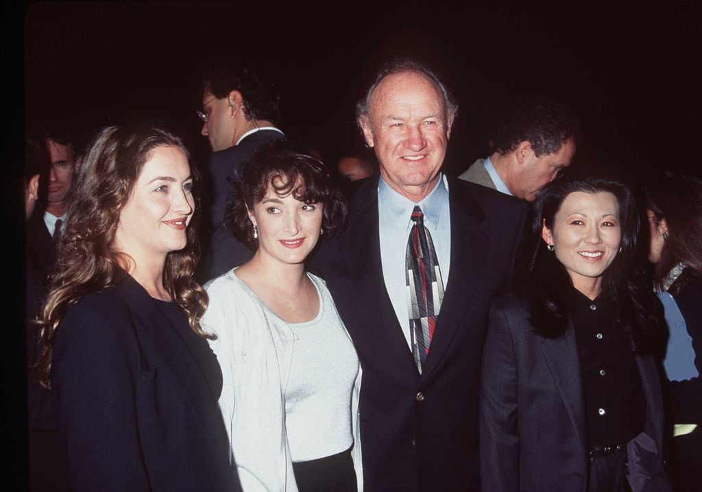 Gene Hackman con su mujer, Betsy, y sus hijas Leslie y Elizabeth