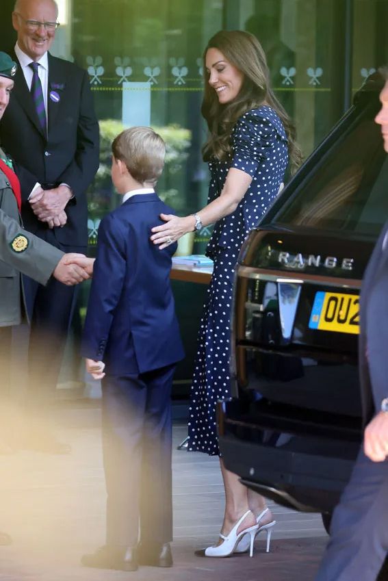 Kate Middleton finalmente rescata su vestido péplum de lunares con perlas barrocas