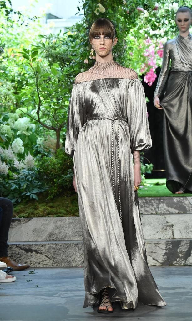 vestido metalizado de la pasarela de dior haute couture fall winter 2019