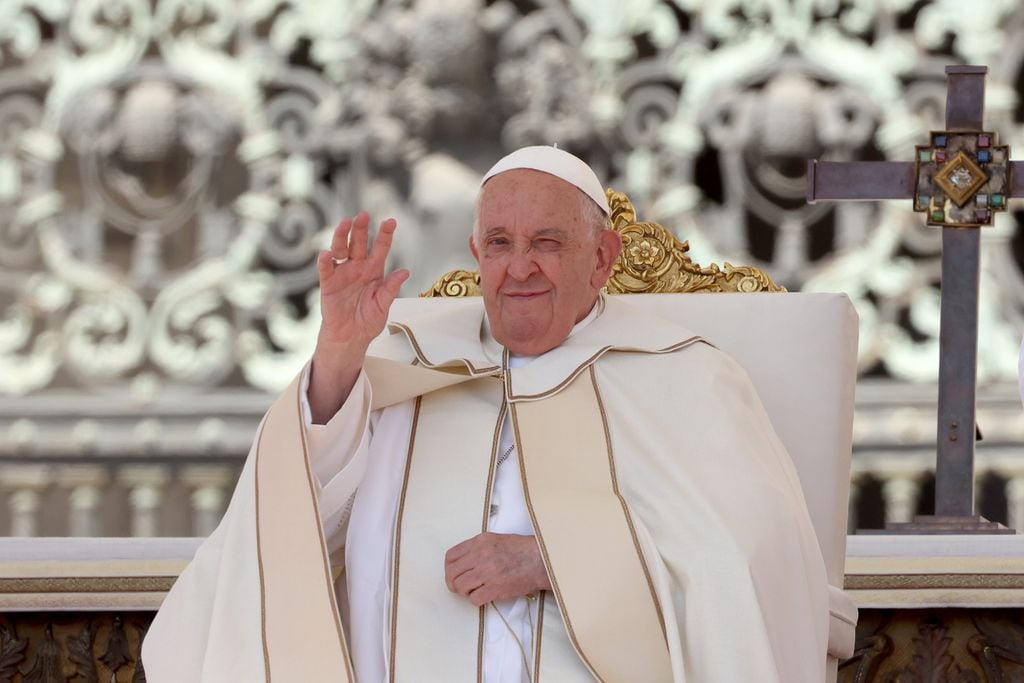 VATICAN CITY, VATICAN - MAY 26: Pope Francis attends a Mass in St .Peterâs Square for the first World Childrenâs Day on May 26, 2024 in Vatican City, Vatican. The final event of the first World Childrenâs Day â an event held at the request of Pope Francis, which yesterday brought together around 50,000 young people in Romeâs Olympic Stadium â was a Mass held in St Peterâs Square. (Photo by Franco Origlia/Getty Images)