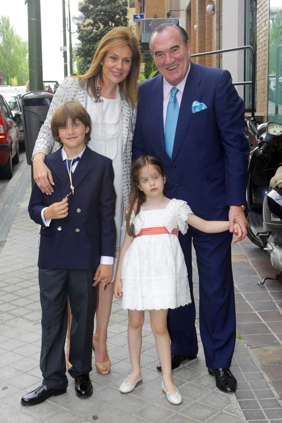 Fernando Fernández Tapias y Neria González con sus hijos