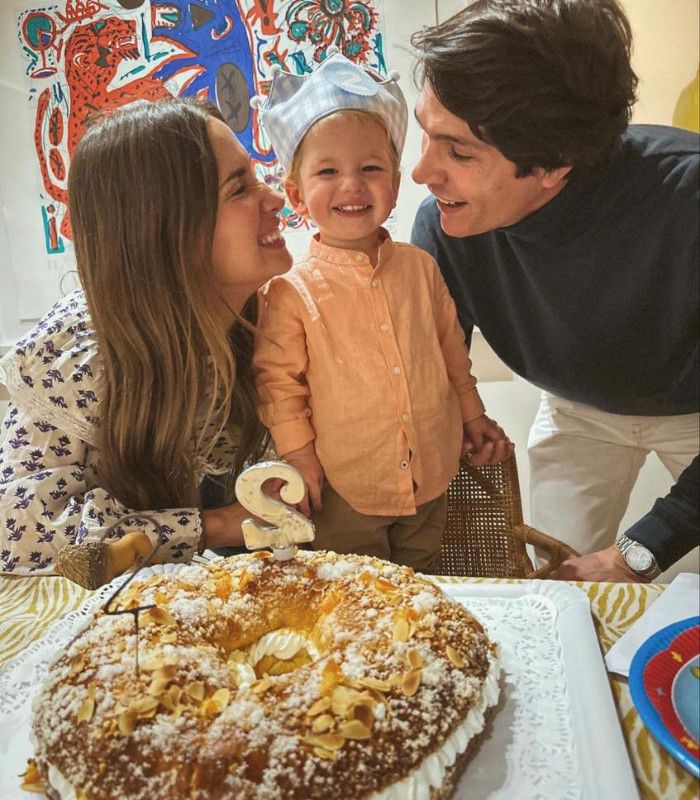 María Pombo y Pablo Castellano celebrando el cumpleaños del pequeño Martín