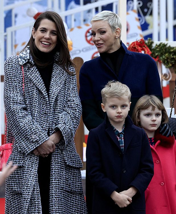 Carlota Casiraghi con la princesa Charlene y los mini-royals Jacques y Gabriella 