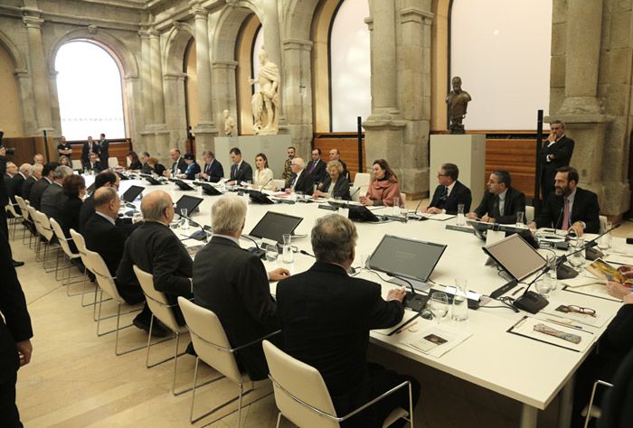 Los Reyes durante la reunión del Patronato del Museo del Prado
