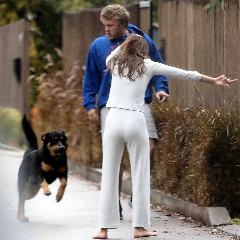 Emily Ratajkowski y su perro