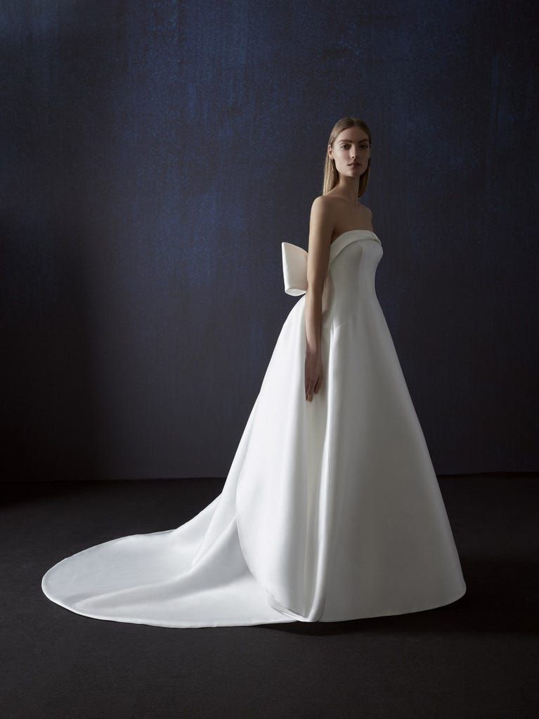 Vestidos de novia sencillos 2025 Pronovias