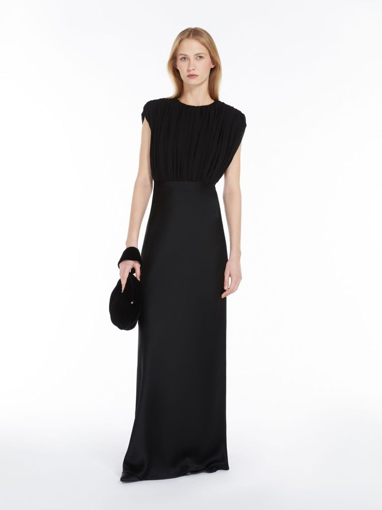 Max Mara vestido negro reina Letizia