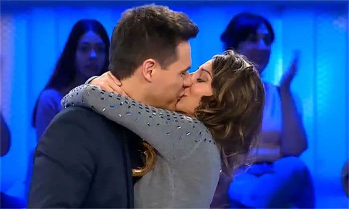 Almudena Cid besa a Christian Gálvez en 'Pasapalabra'