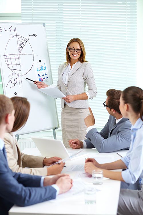 Mujer hablando en público