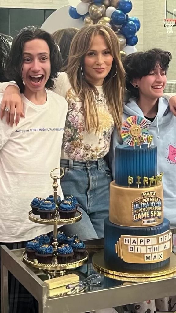 Jennifer Lopez celebra a sus hijos Emme y Max en su cumpleaños 17