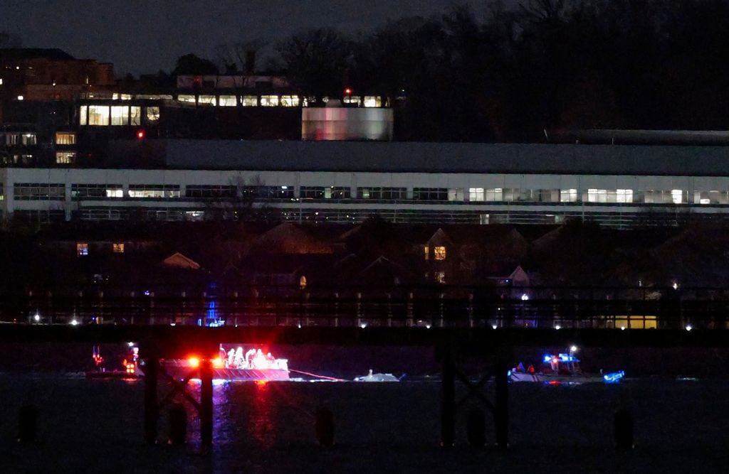 Trágico accidente aéreo en Washington: un avión con 64 personas choca con un helicóptero militar