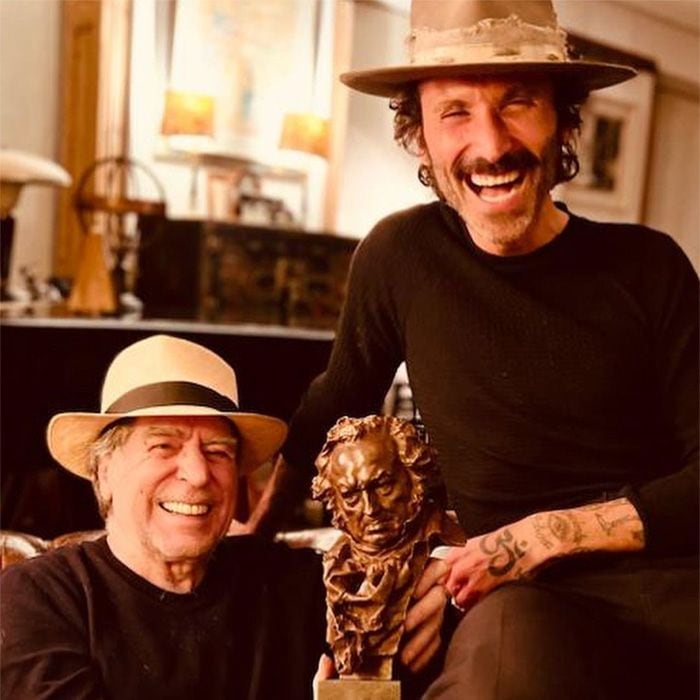 Leiva entrega a Joaquín Sabina el mejor regalo de cumpleaños: su primer Goya 