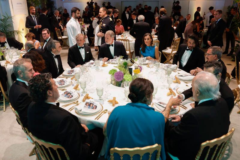 Los Reyes en la cena de los premios Luca de Tena