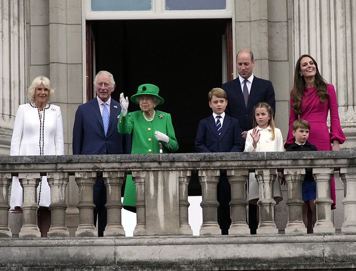 carlos iii y la familia real durant eel jubileo de platino de isabel ii