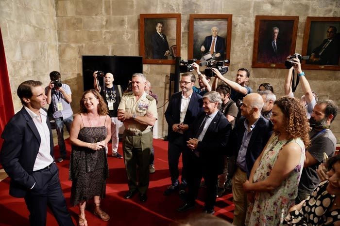 Rafa Nadal con los miembros del Govern de Baleares