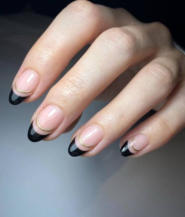 manicura francesa doble negra dorada