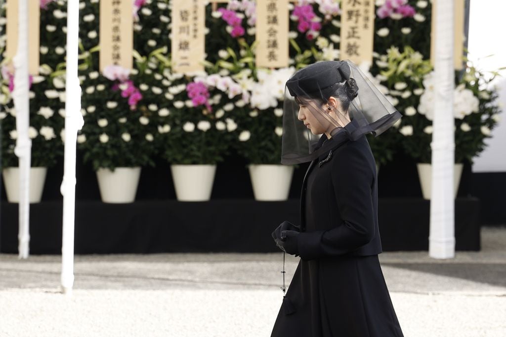 Aiko de Japón durante un funeral en el año 2024