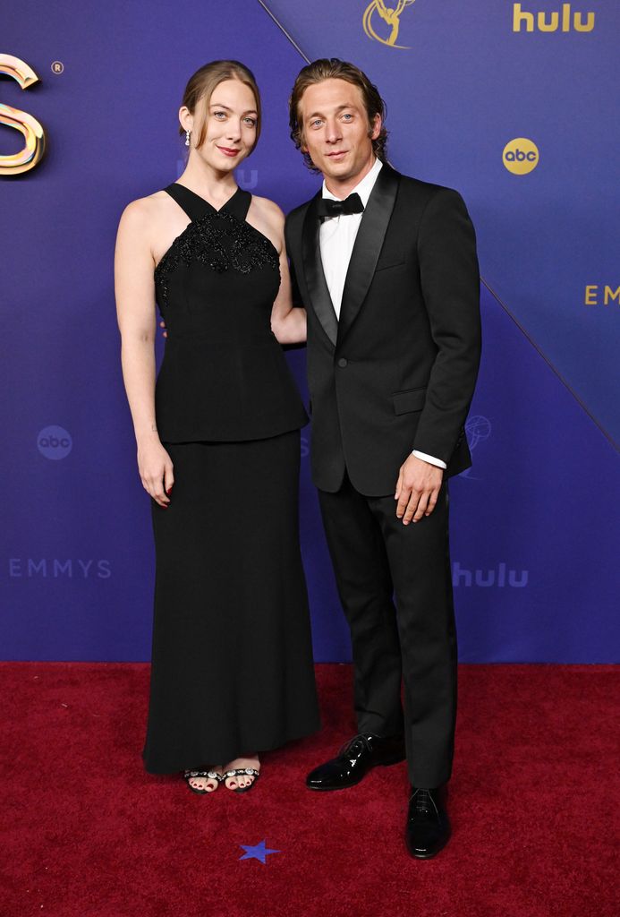 Jeremy Allen White y su hermana Annabelle White en los premios Emmy, 15 de septiembre 2024 en Los Ángeles