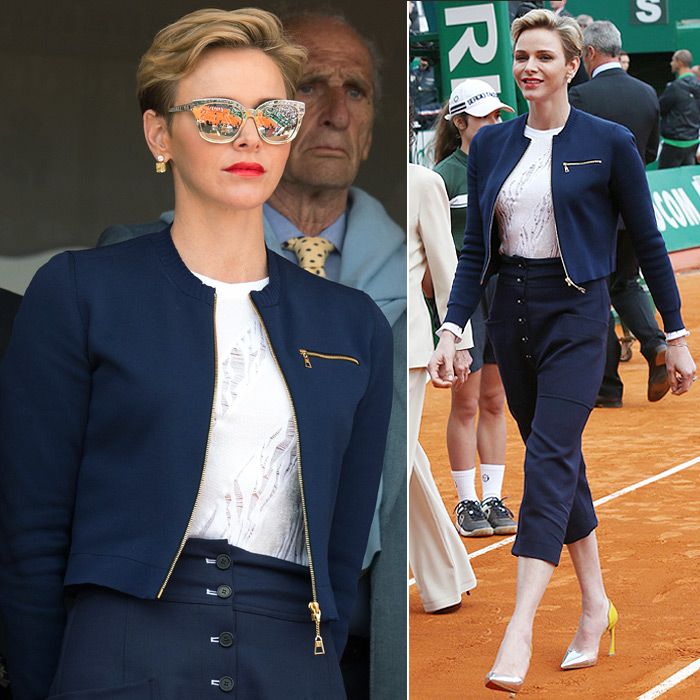 ¿El complemento con el que dio el toque final a su look? Unas modernas gafas transparentes tipo espejo.
