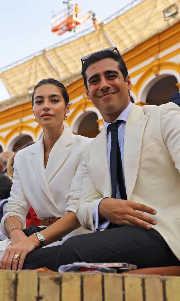 HOLA 4107. Rocío Crusset y Alberto Herrera. Toros Maestranza Sevilla. Semana Santa. Domingo de Resurrección.