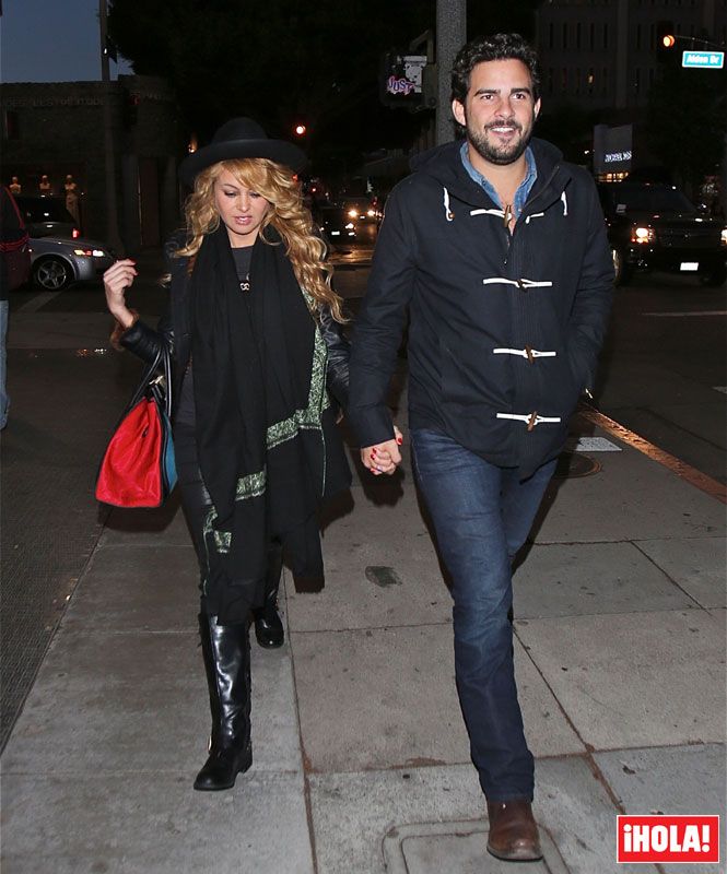 Paulina Rubio y Gerardo Bazúa paseando por Los Ángeles en noviembre de 2013, cuando su amor comenzaba a hacerse visible
