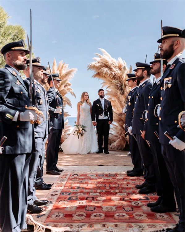 La boda castrense de la actriz y el piloto