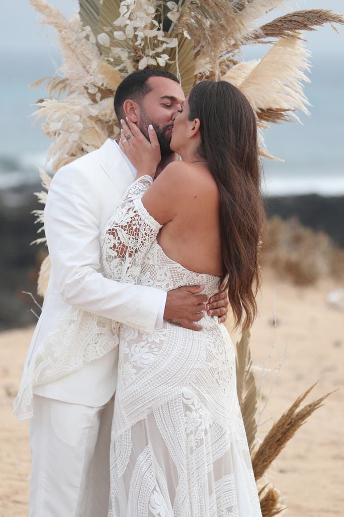 Anabel Pantoja y Omar Sanchez en su boda